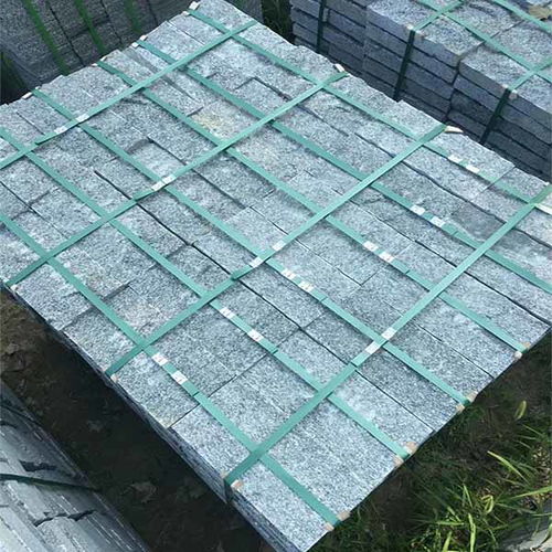 芝麻黑路边石 华城石材加工 芝麻黑路边石加工定制