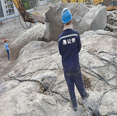 秦皇岛抚宁区石头很硬破碎锤打不动怎么办包安装调试采石器